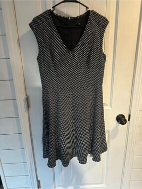 ann taylor black and white dress White/Black Floral Pre-Owned Ladies New With Tags Ann Taylor Petite Plaid Flounce